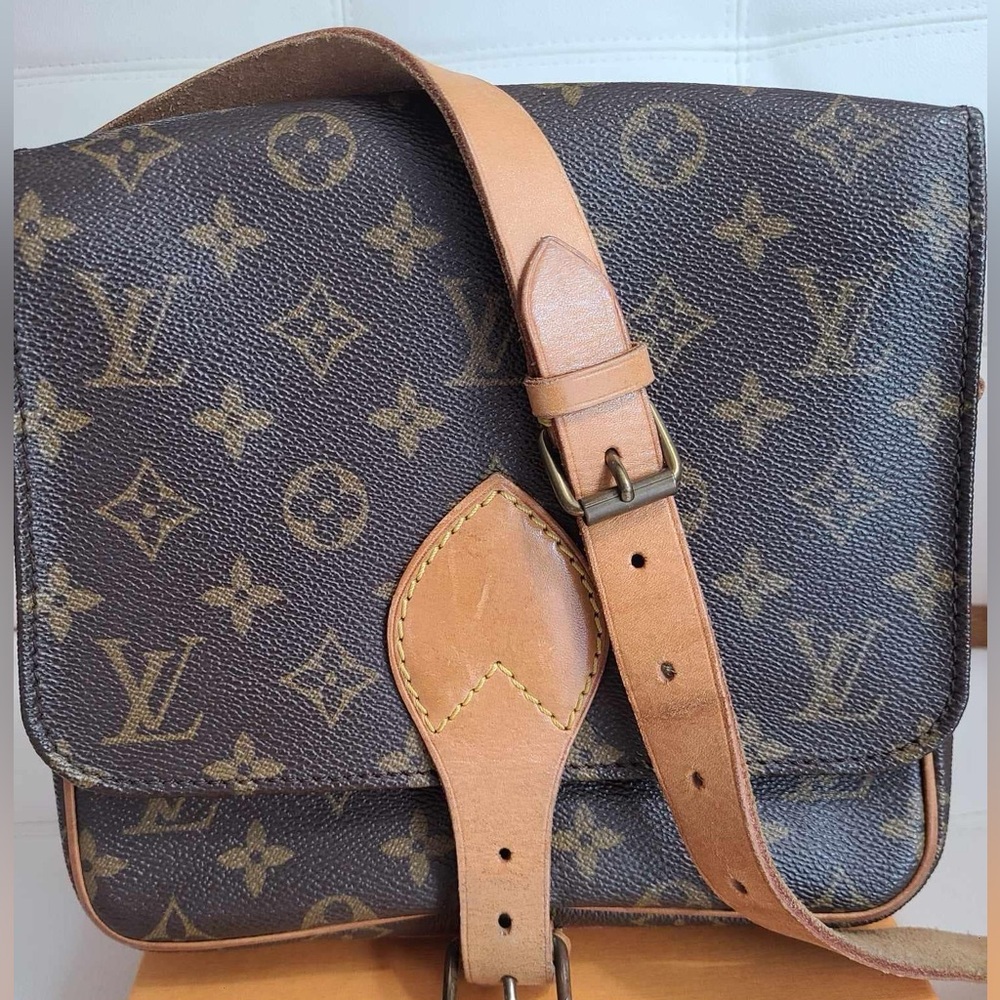 LV Vintage Cartouchiere